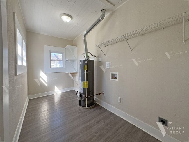 Building Photo - Charming 3-Bedroom, 1-Bathroom House in We...