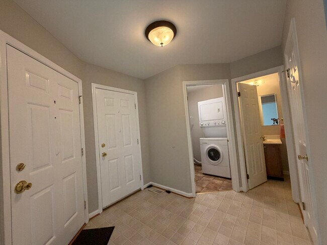 Building Photo - 727 Jacques Cir