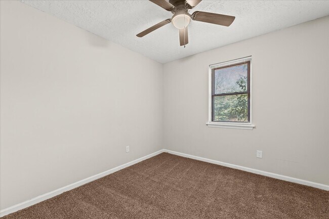 Building Photo - 2357 Basswood Dr