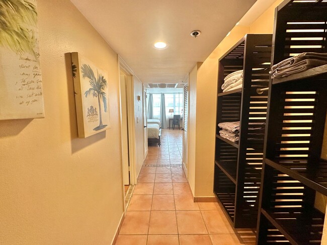 Building Photo - Furnished Studio for Rent in the iconic oc...