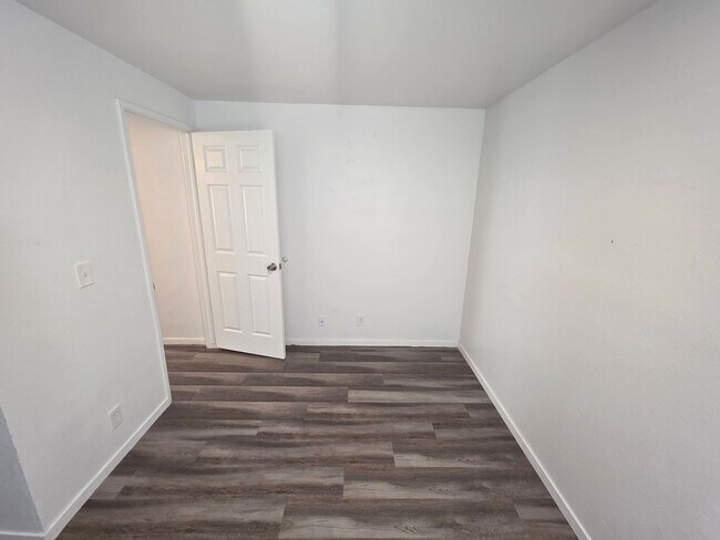 Building Photo - Ferron Rental