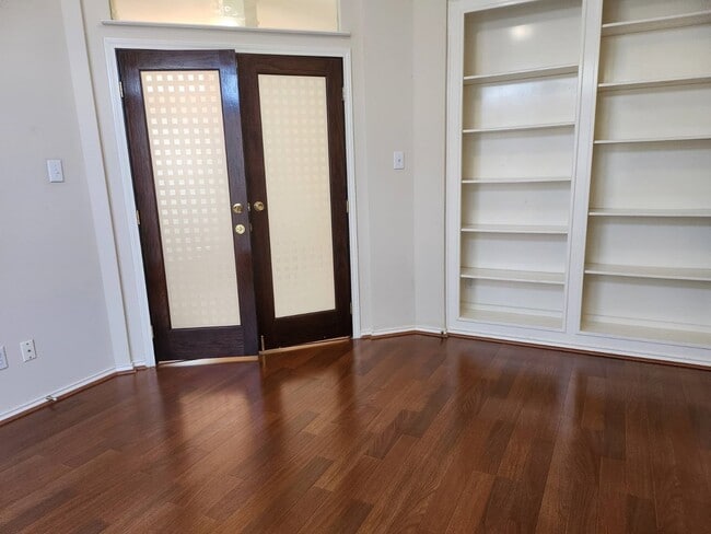 Building Photo - 3606 Chesapeake Ct
