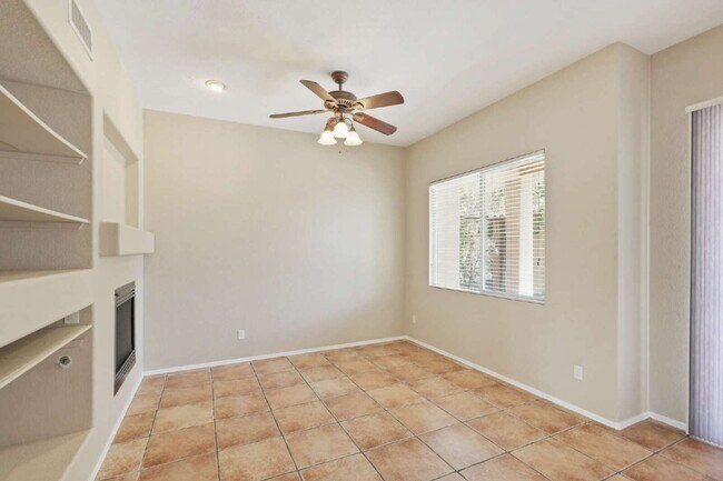 Building Photo - "Charming 3-Bed, 2-Bath Oasis in Tucson – Spacious 1717 Sq Ft Gem!"