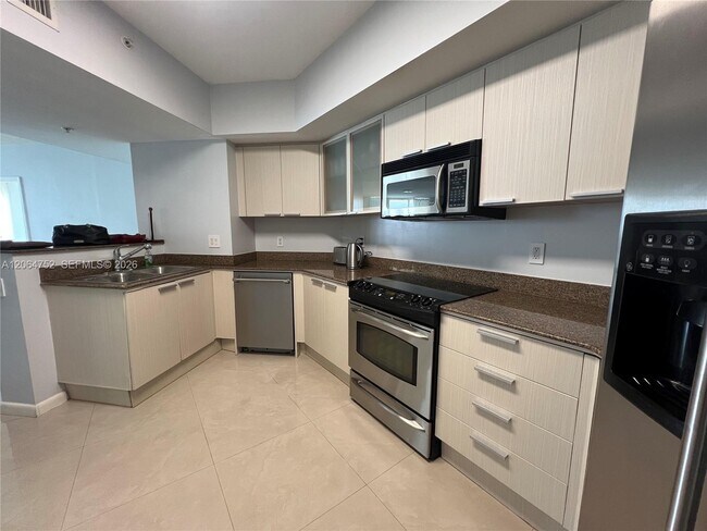 Building Photo - 16699 Collins Ave