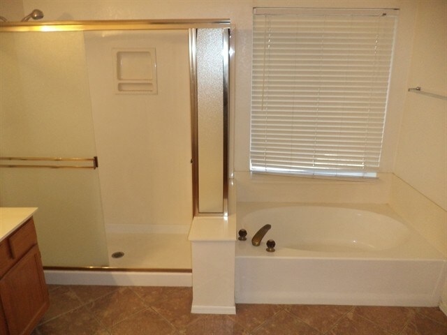 Building Photo - 1214 E Artesian Way