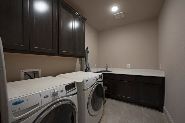 Building Photo - 7 Yellowstar Ct