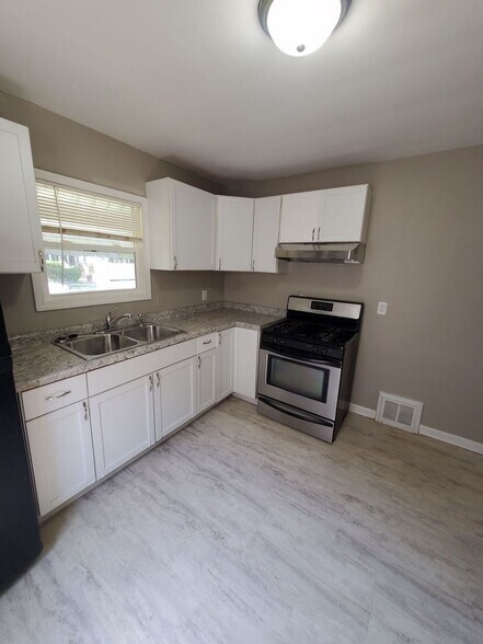 Building Photo - 5040 N 28th St