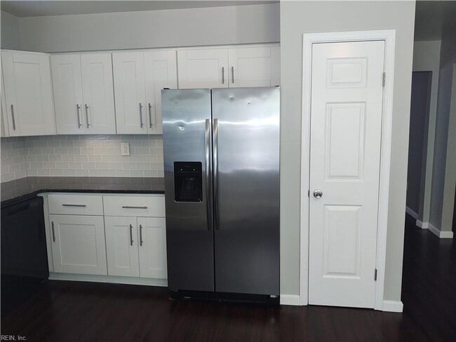 Building Photo - Greenbrier Community