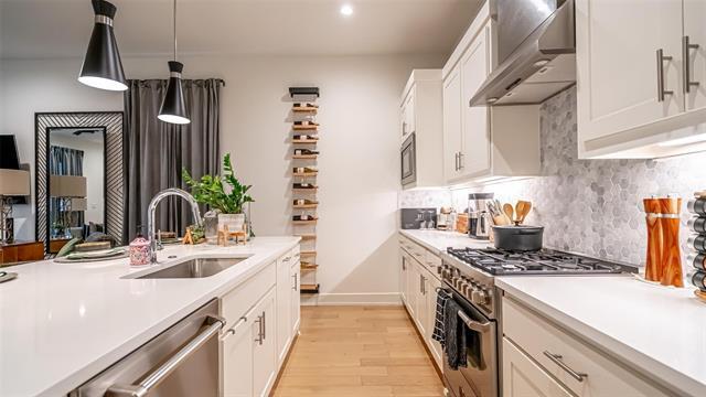 Building Photo - 694 W Main St