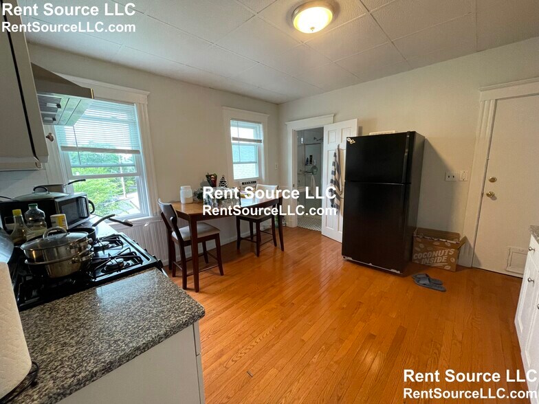 Building Photo - 410 Trapelo Rd