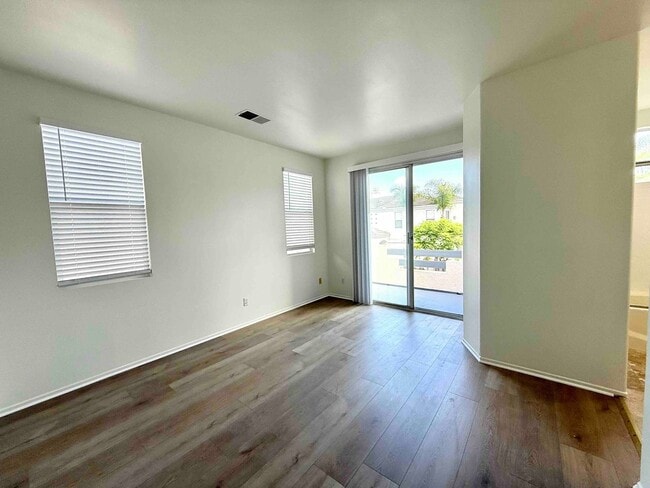 Building Photo - Gated Community - Updated Harbor City Townhouse - 3 bed / 2.5 bath