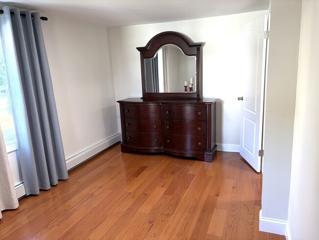 Building Photo - 52 Montvale Ave