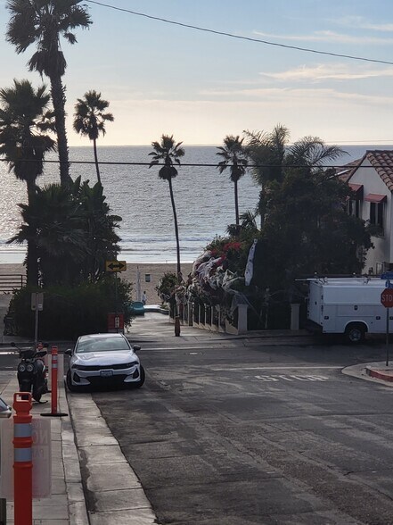 BEACH JUST 2 SHORT BLOCKS - 1201 Manhattan Ave