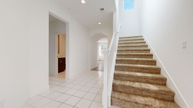 Building Photo - Bright & Beautiful 4 Bedroom 3 Full Bathroom Home!