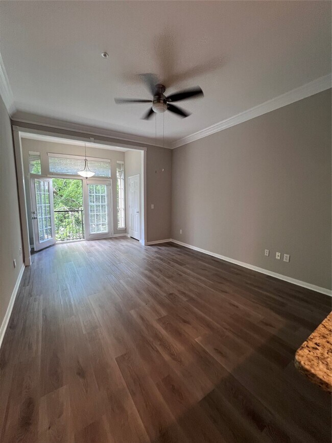 Building Photo - 5353 Memorial Dr