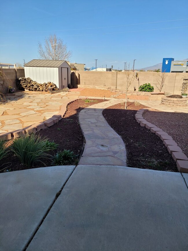 Building Photo - Charming 4-Bedroom Home in a Prime Location!