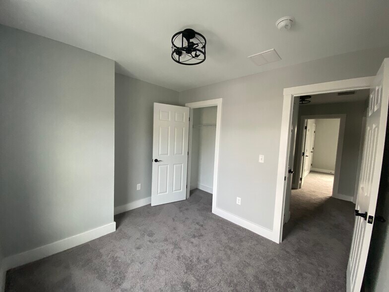 Building Photo - 32 Main St