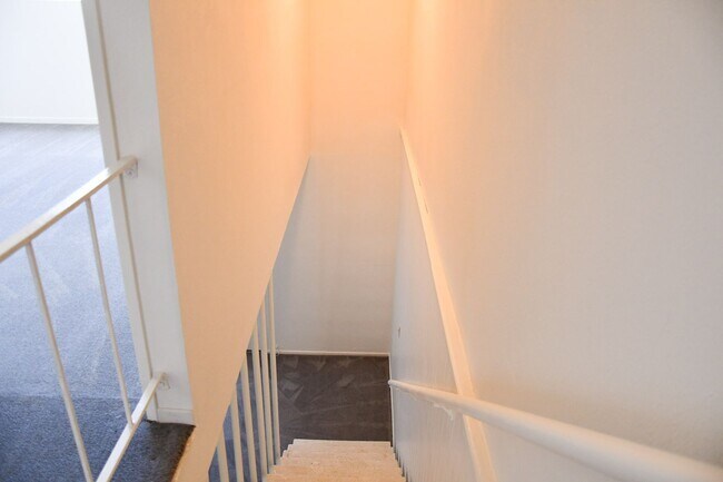 Building Photo - 733 S Fondren St