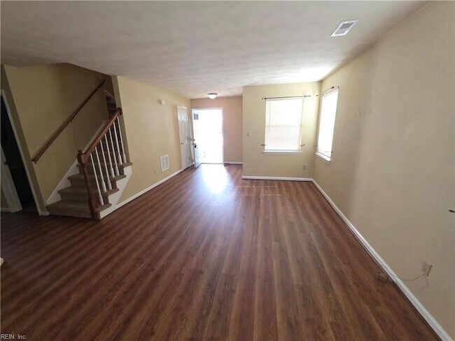 Building Photo - 1460 Berkshire Dr