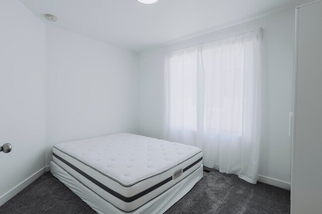 Building Photo - 216 E Allegheny Pl