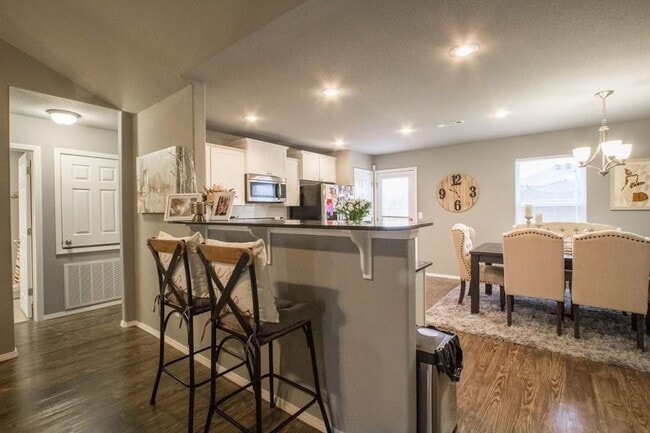 Building Photo - Wonderful and Spacious Rental Opportunity.