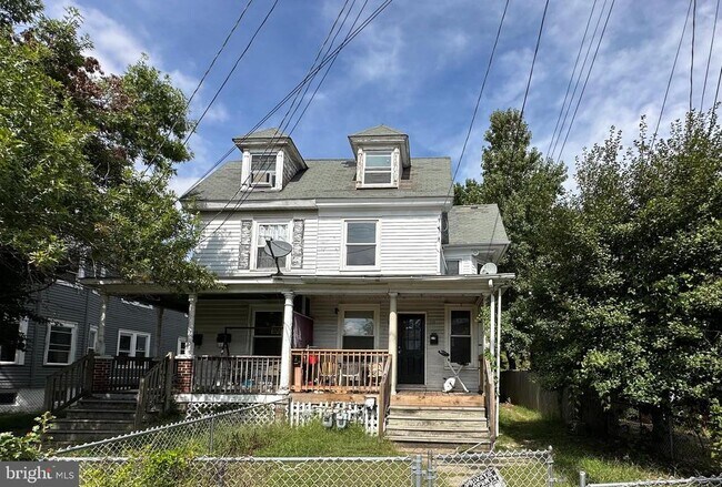 Building Photo - 110 W Main St