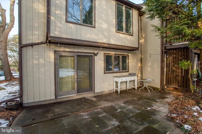 Building Photo - 17 Eden Roc