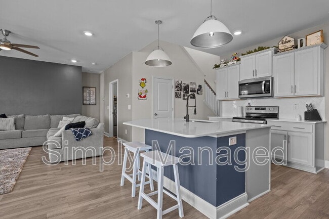 Building Photo - 124 Rocking Horse Ln