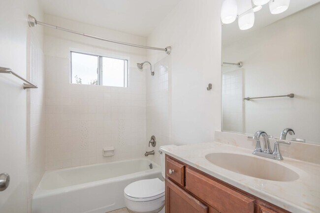 Building Photo - 329 Orizaba Ave