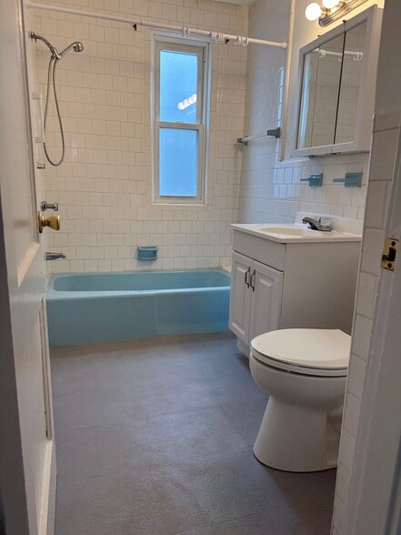 Building Photo - 100 Hull St