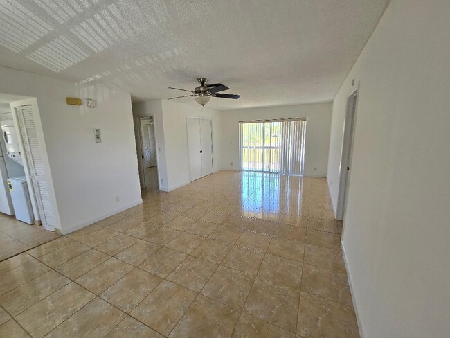 Building Photo - 13648 Coconut Palm Ct