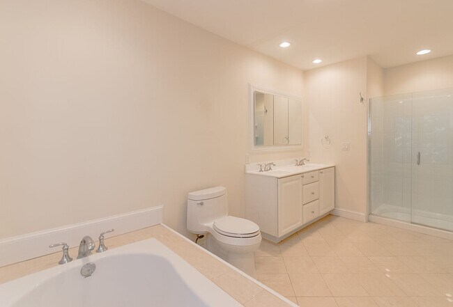 Building Photo - 264 Country Way