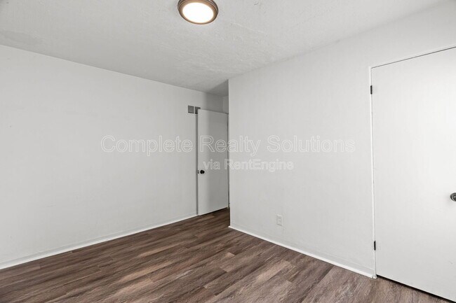 Building Photo - 9823 Winkler Dr