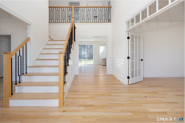 Building Photo - 112 Stallion Dr