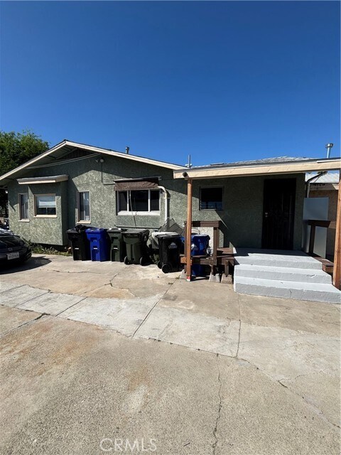 Building Photo - 646 W Belmont St