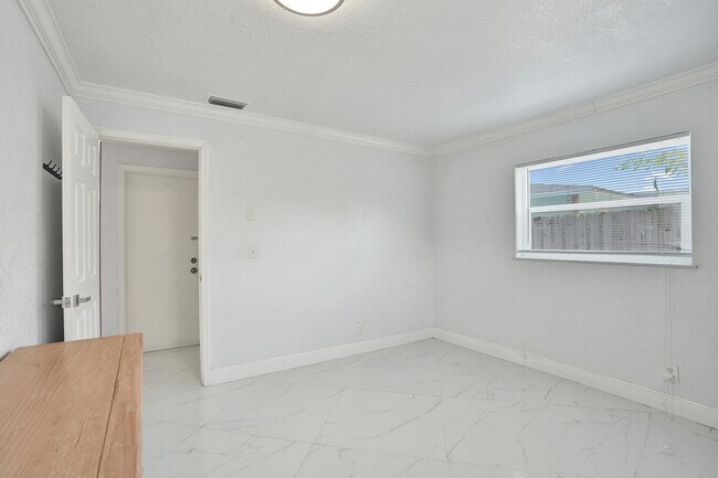 Building Photo - 855 NW 80th Terrace