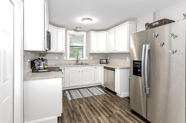 Building Photo - 349 S Chillicothe St