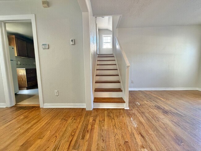 Building Photo - 4 Bedroom home!