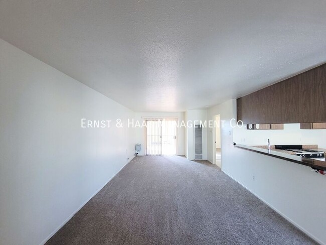 Building Photo - Wonderful  1-Bedroom Garden Apartment with...