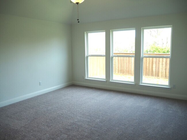 Building Photo - 2201 Yellowhammer Rd