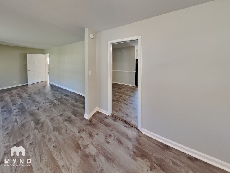 Building Photo - 6220 Leslie Dr