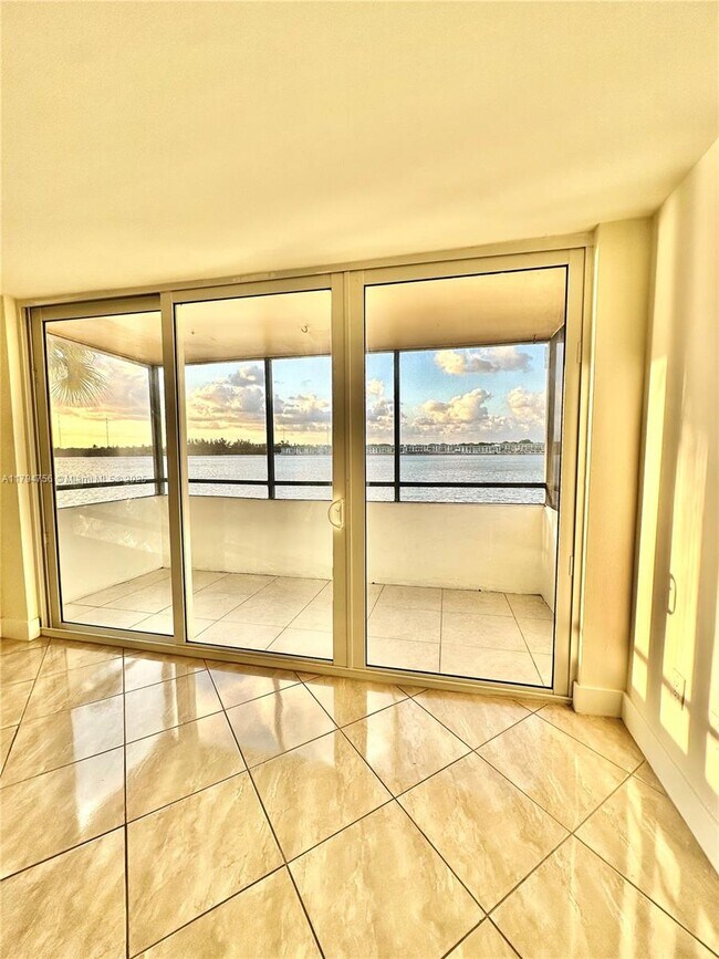 Building Photo - 1175 NE Miami Gardens Dr