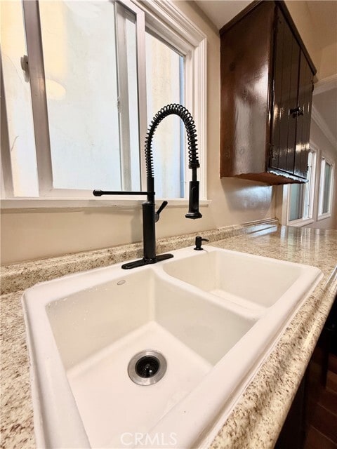 Building Photo - 24 10th Ct