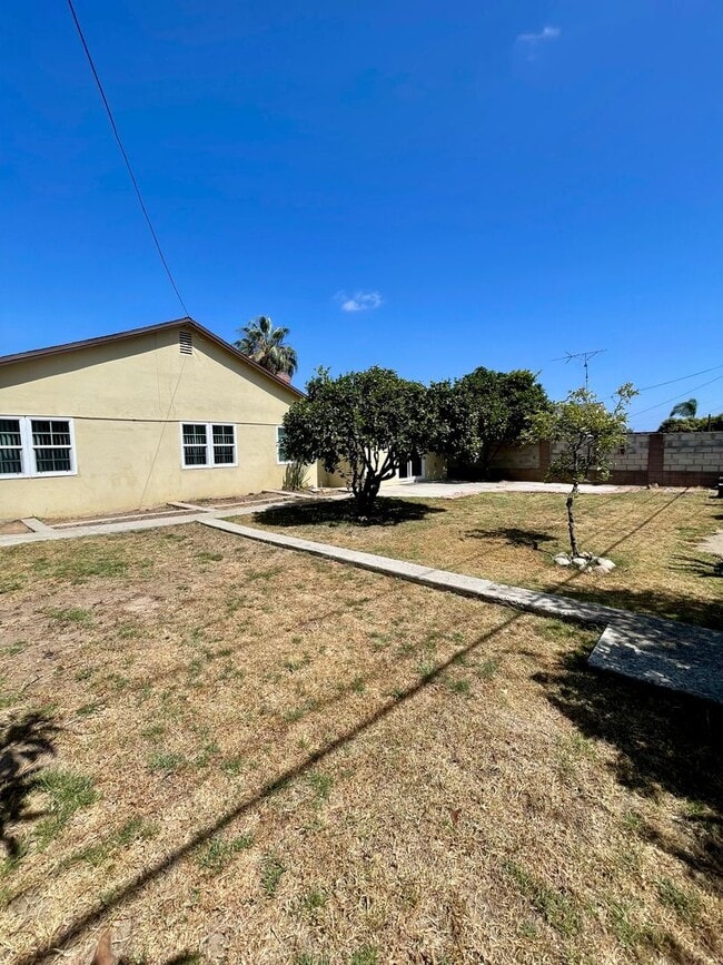 Building Photo - Updated 4-Bed 2-Bath | $4220 Mo | Large yard | Fruit Trees