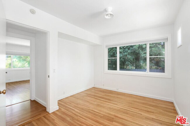 Building Photo - 150 Anita Dr