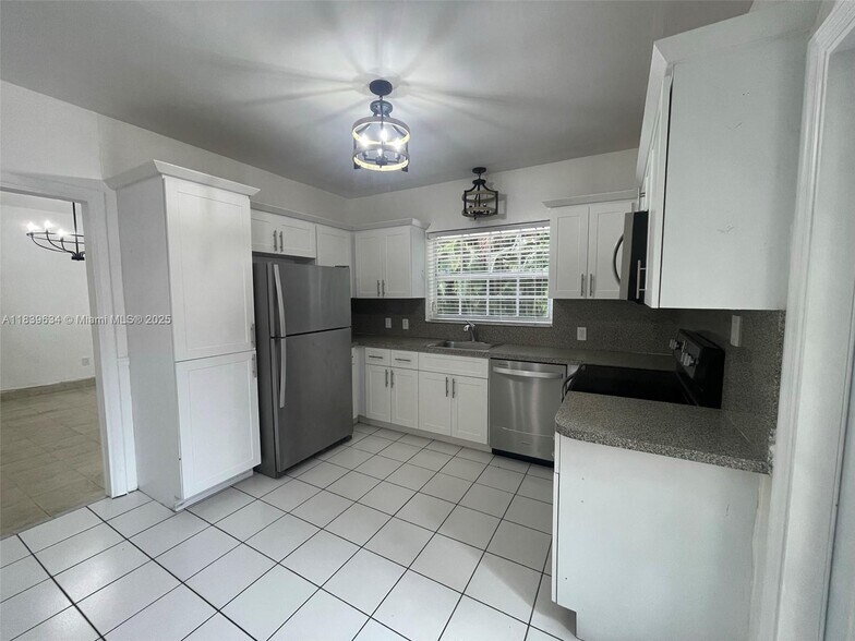 Building Photo - 845 Lorca St