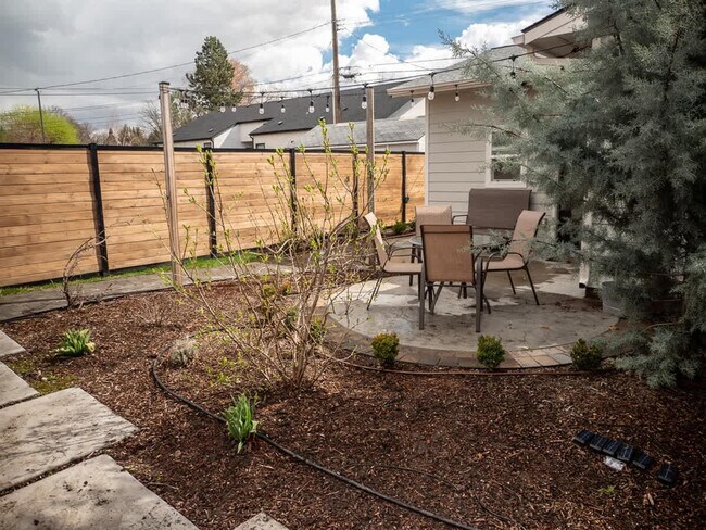 Building Photo - 3413 W Sunset Ave