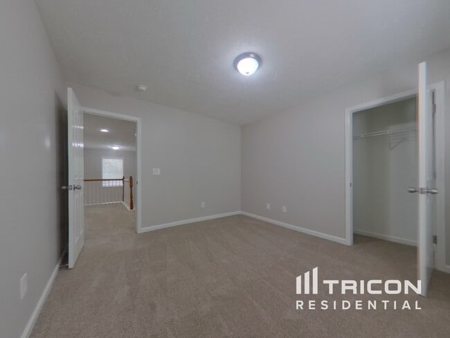 Building Photo - 222 Castlebury Dr