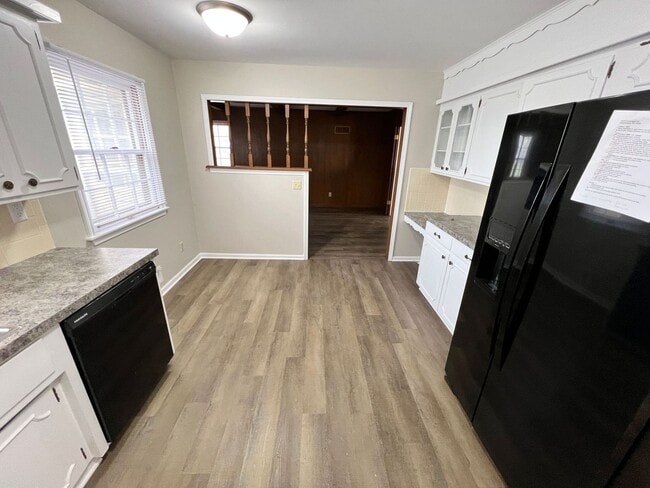 Building Photo - Spacious 3BR with Large Yard & 2-Car Garage