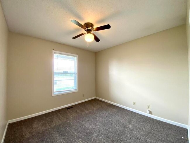 Building Photo - 701 Carbondale Dr